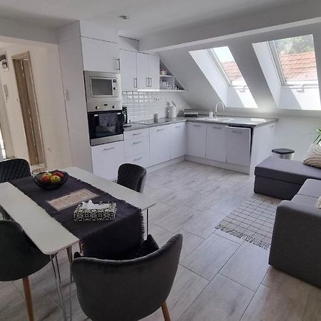 Becsi Kapu Apartman Apartment วาค ภายนอก รูปภาพ